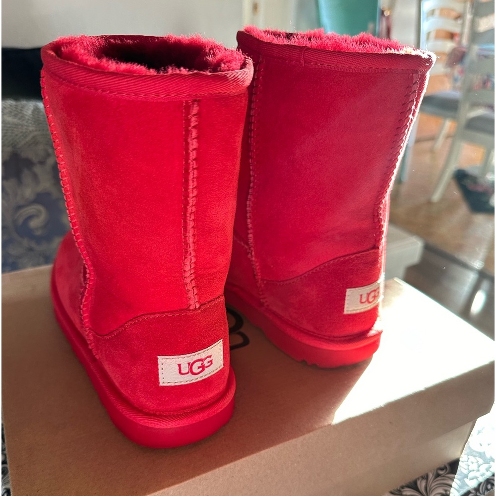 Ugg Big Kid (Women’s) Size 5 Cherry Pie Classic Short Boot